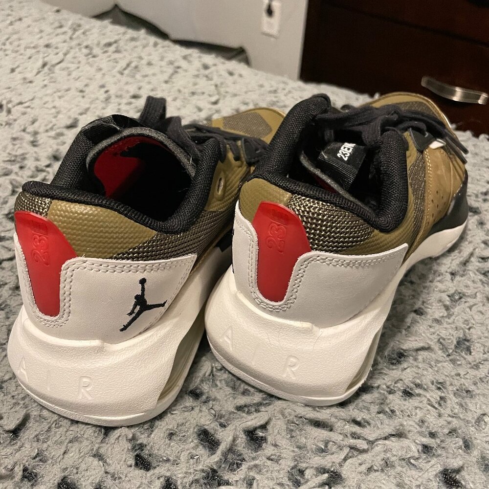 Jordan Air 200E, Medium Olive (Women's size 5.5)